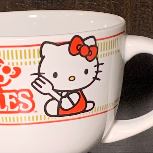 Hello Kitty Cup Noodles 24oz Ceramic Soup Mug - Picture 3 of 10